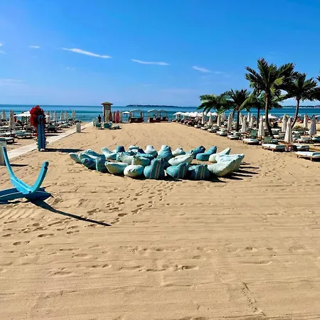 Luxurious 2 Bedroom Appt At The Black Sea Coast アパート サニービーチ