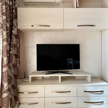 Luxurious 2 Bedroom Appt At The Black Sea Coast アパート サニービーチ