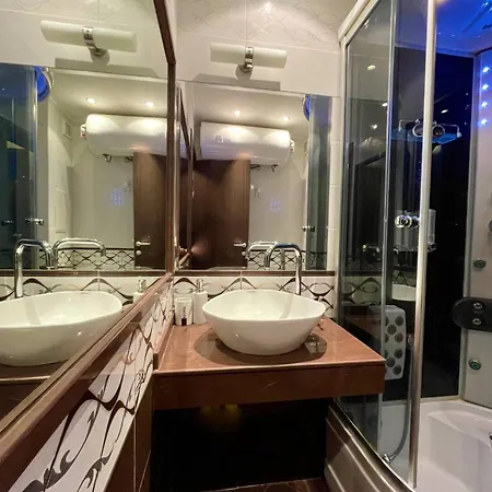 Luxurious 2 Bedroom Appt At The Black Sea Coast 公寓 阳光海滩