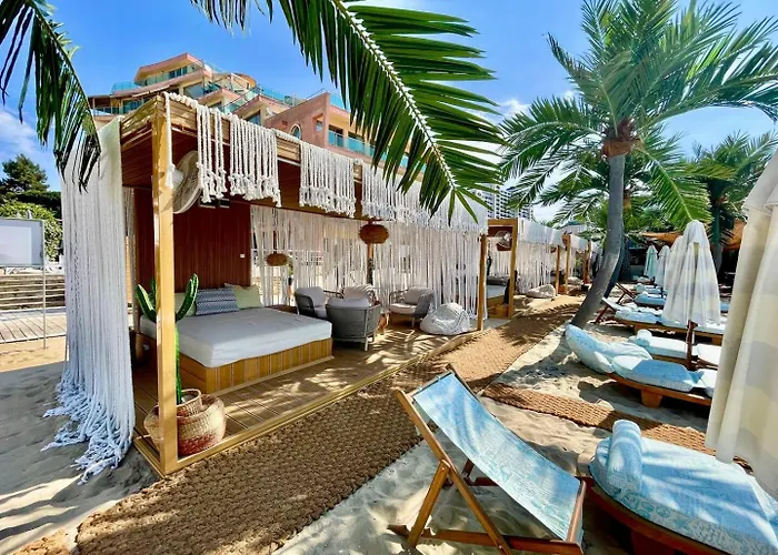 Апартамент Luxurious 2 Bedroom Appt At The Black Sea Coast *