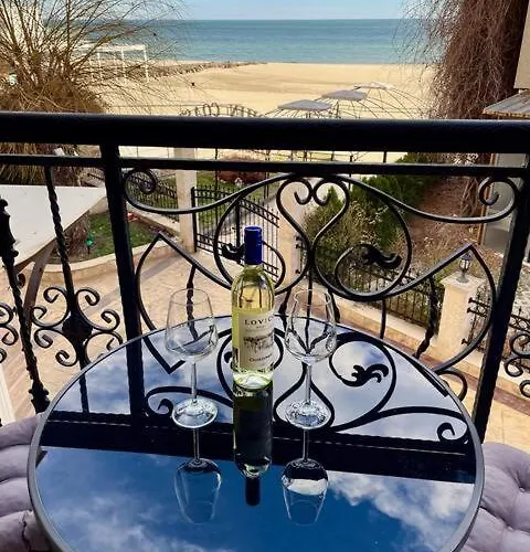 Luxurious 2 Bedroom Appt At The Black Sea Coast