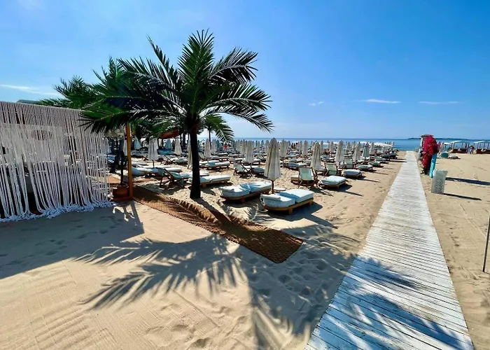 Апартамент Luxurious 2 Bedroom Appt At The Black Sea Coast