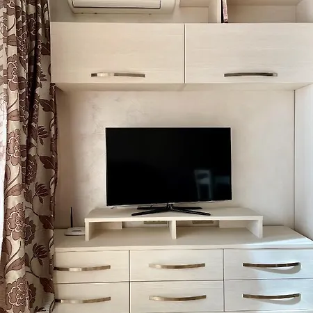 Apartment Luxurious 2 Bedroom Appt At The Black Sea Coast