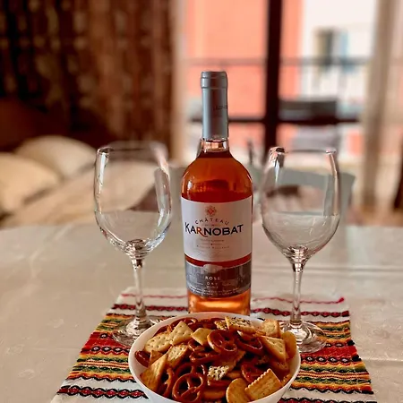 Luxurious 2 Bedroom Appt At The Black Sea Coast *