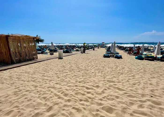 Luxurious 2 Bedroom Appt At The Black Sea Coast *